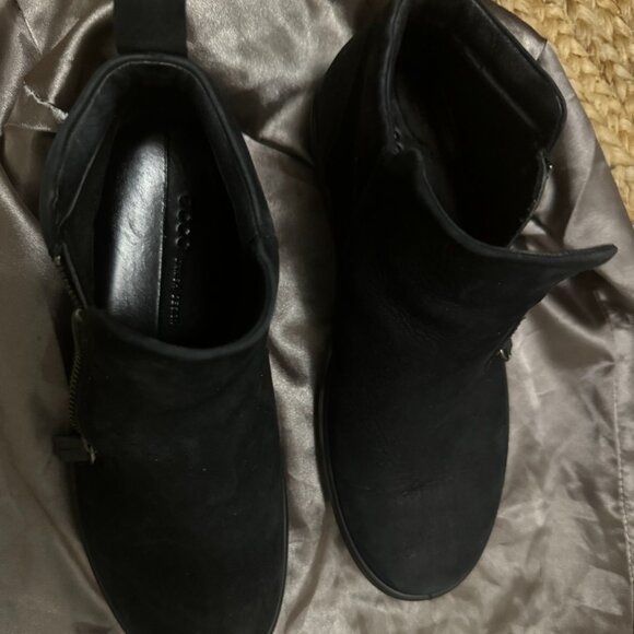 Ecco Black Suede Zipper Bootie, Women's size 8-8.5/EUR 39 - Picture 3 of 6